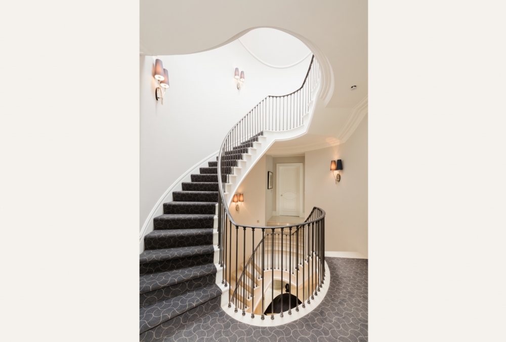 modern-yet-classical-villa-with-curved-bay-and-elliptical-staircase-13