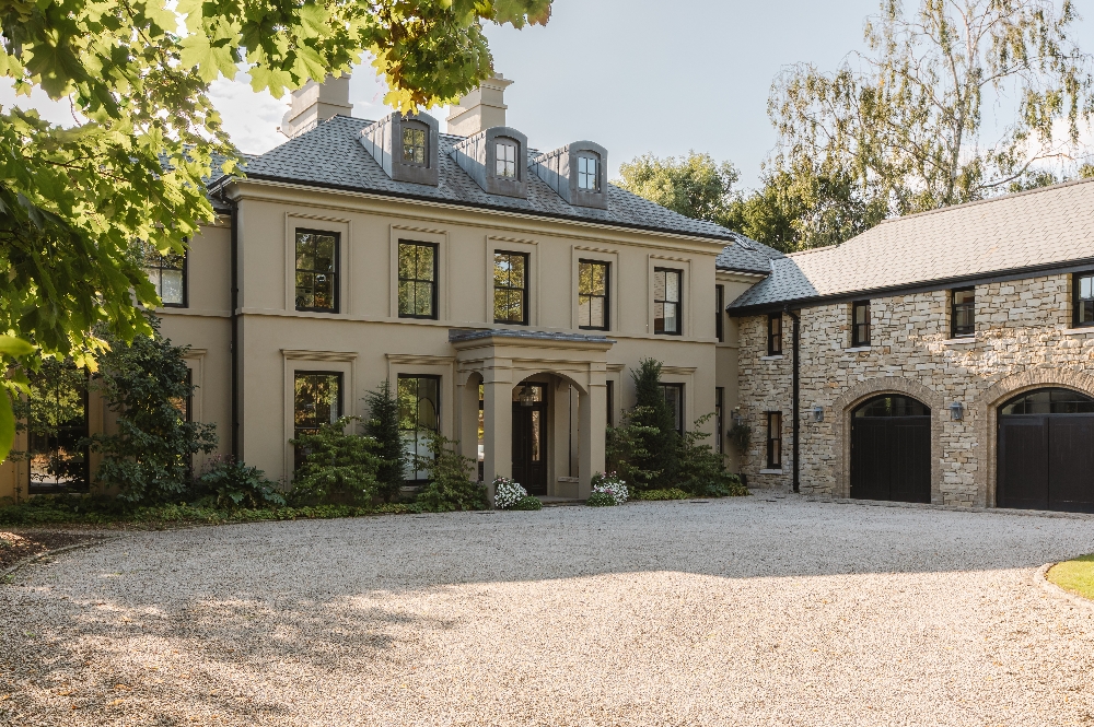 Inside Award-Winning Architect Des Ewing’s Neoclassical Buckinghamshire Home Inside Award-Winning Architect Des Ewing’s Neoclassical Buckinghamshire Home