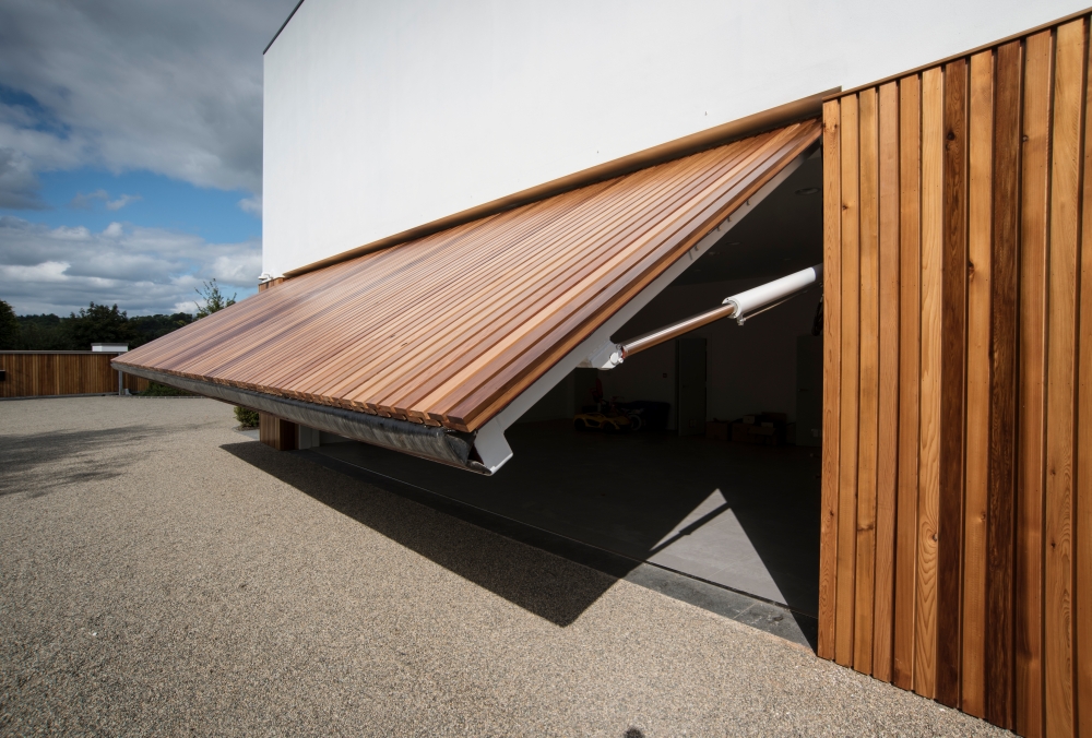 an-elegant-modern-villa-with-cantilevering-forms-overlooking-the-river-clyde-south-lanarkshire-4