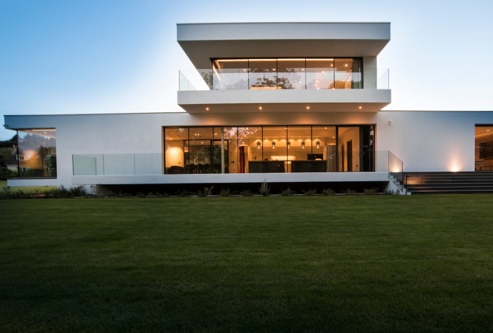 an-elegant-modern-villa-with-cantilevering-forms-overlooking-the-river-clyde-south-lanarkshire-6