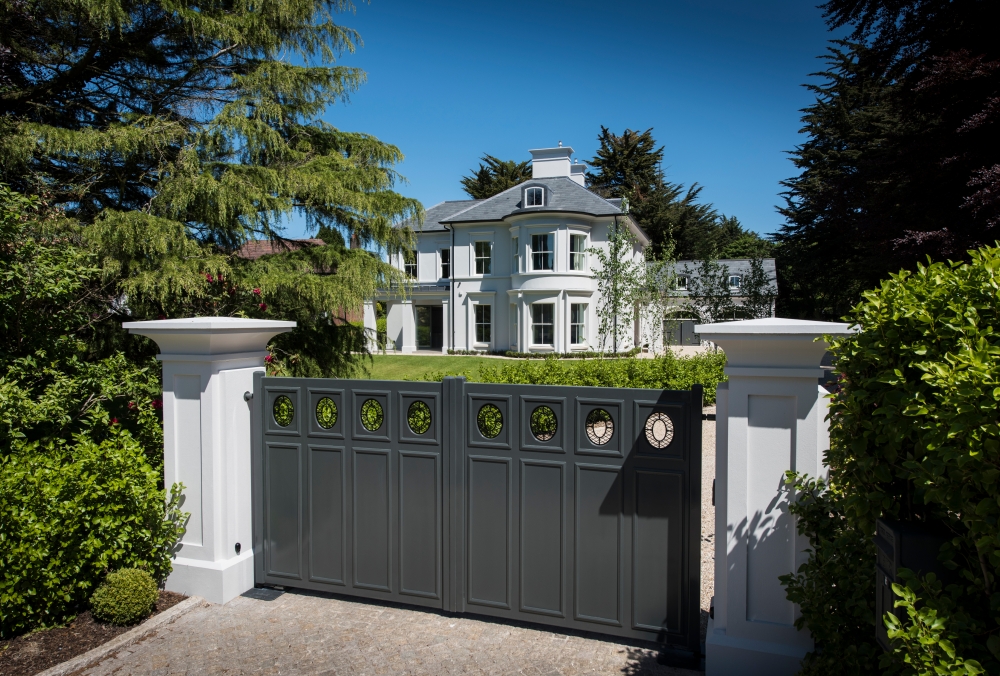 modern-yet-classical-villa-with-curved-bay-and-elliptical-staircase-22 modern-yet-classical-villa-with-curved-bay-and-elliptical-staircase-22
