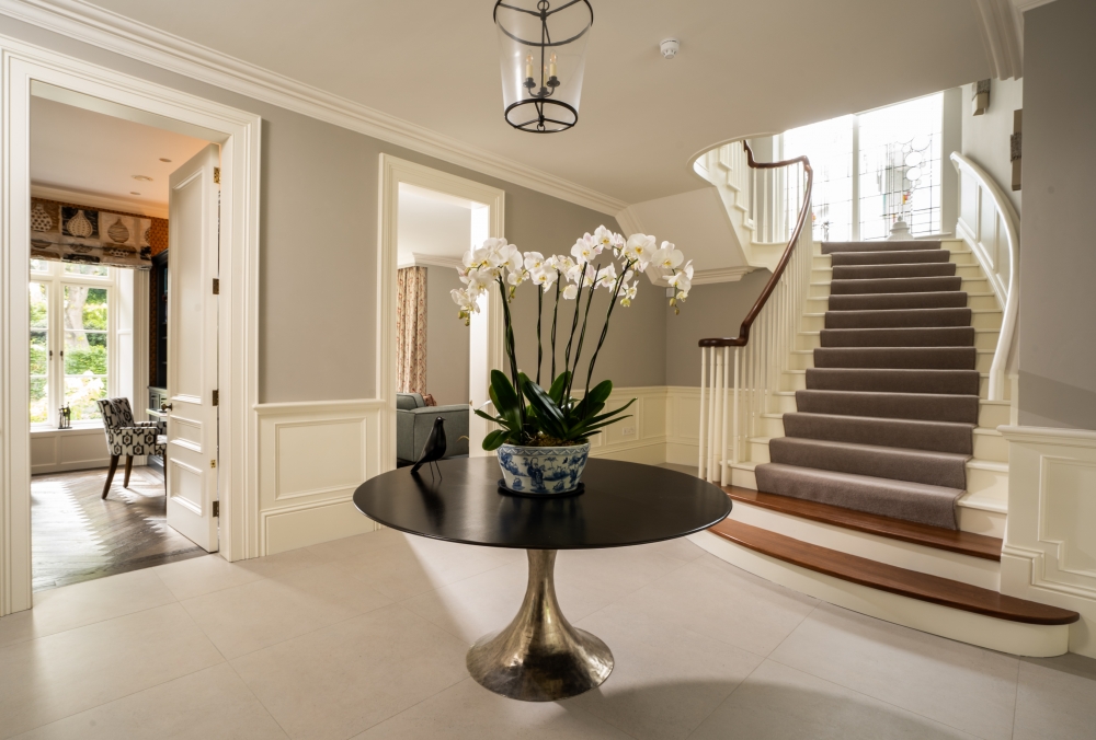 City House with a Two Storey Curved Bay Window City House with a Two Storey Curved Bay Window