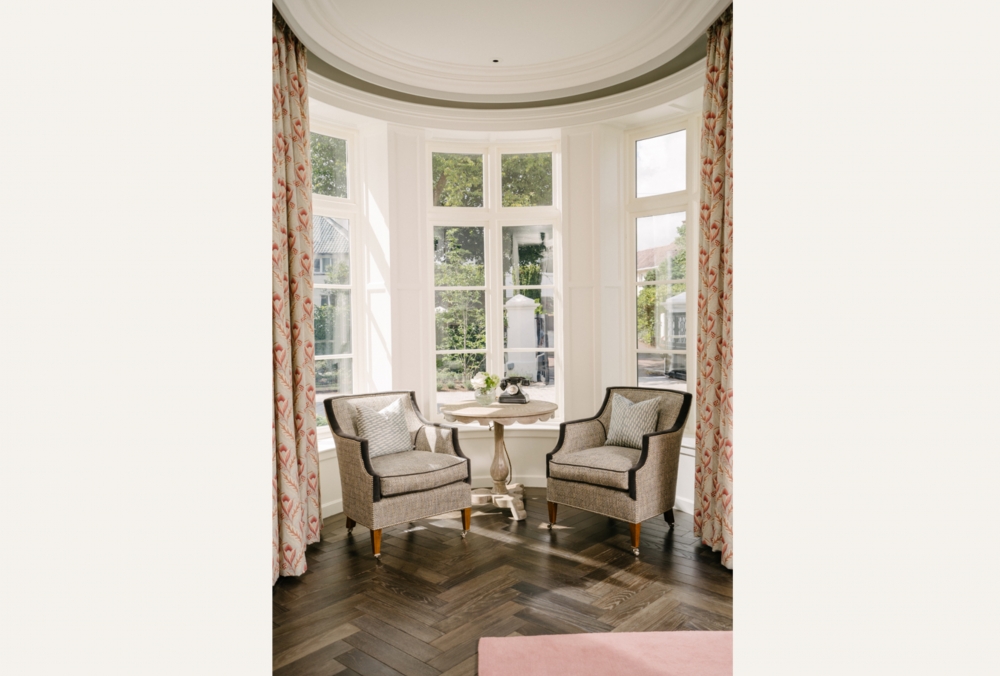 City House with a Two Storey Curved Bay Window City House with a Two Storey Curved Bay Window