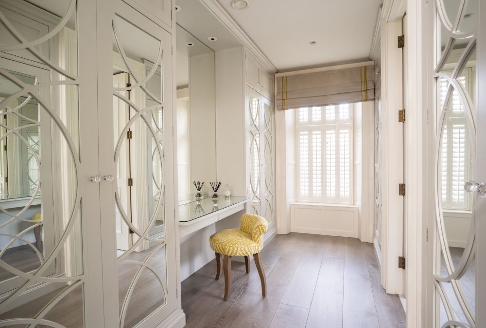 City House with a Two Storey Curved Bay Window City House with a Two Storey Curved Bay Window