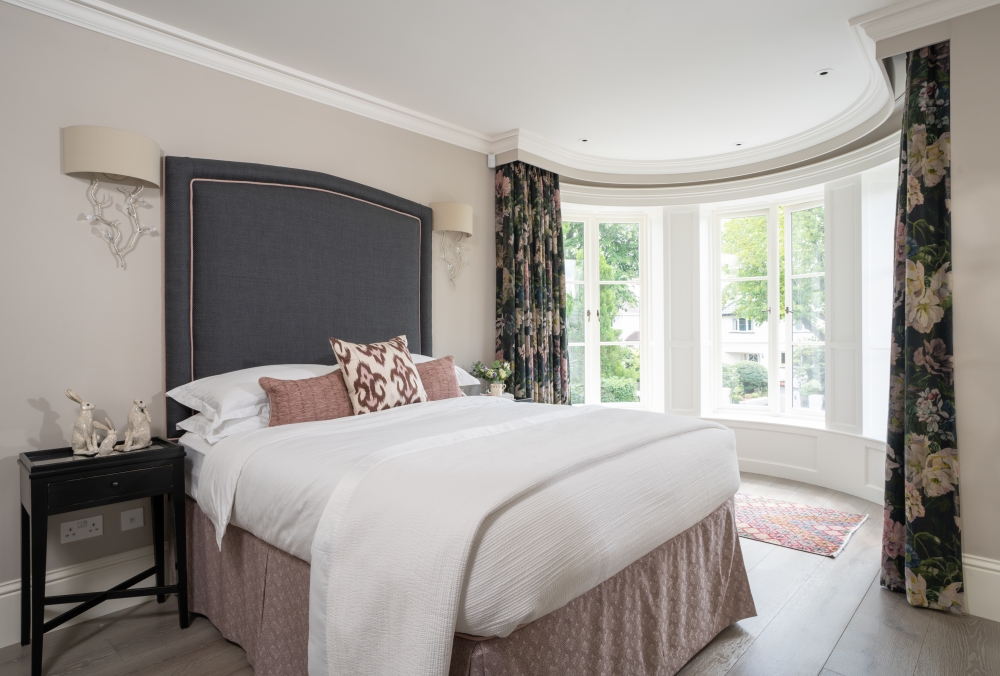 City House with a Two Storey Curved Bay Window City House with a Two Storey Curved Bay Window