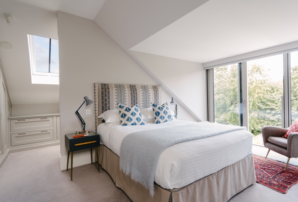 City House with a Two Storey Curved Bay Window City House with a Two Storey Curved Bay Window