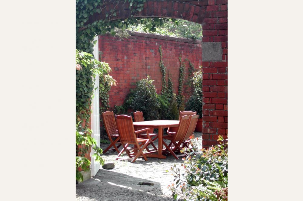 reconstructed_coach_house_with_cobbled_courtyard_8