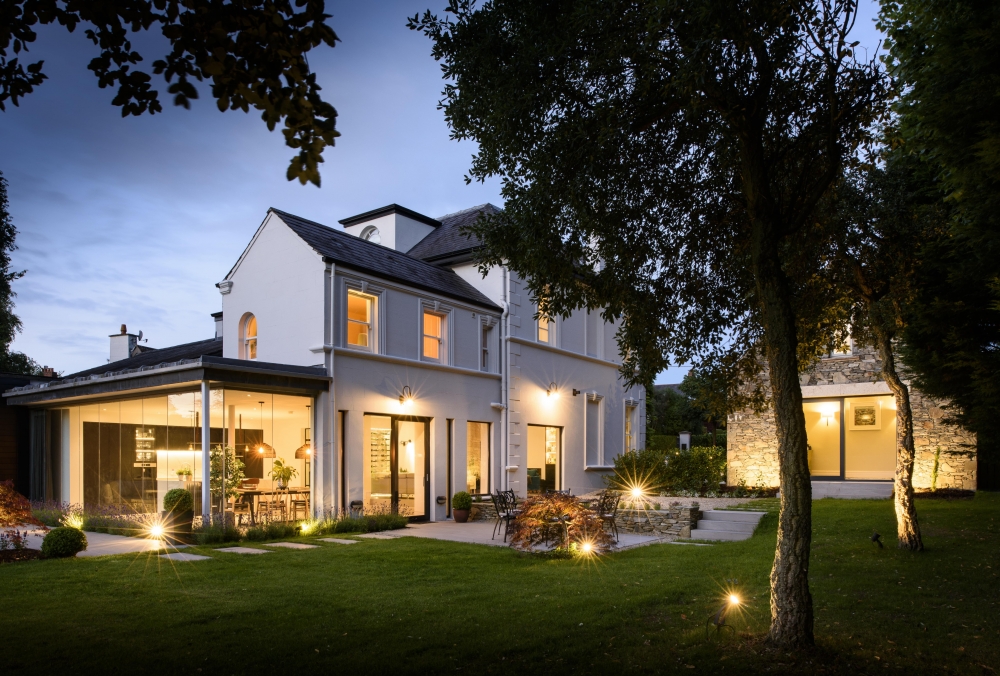 Stunning_Country_House_and_Stone_Garage_01 Stunning_Country_House_and_Stone_Garage_01