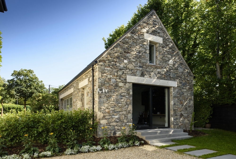 Stunning_Country_House_and_Stone_Garage_12