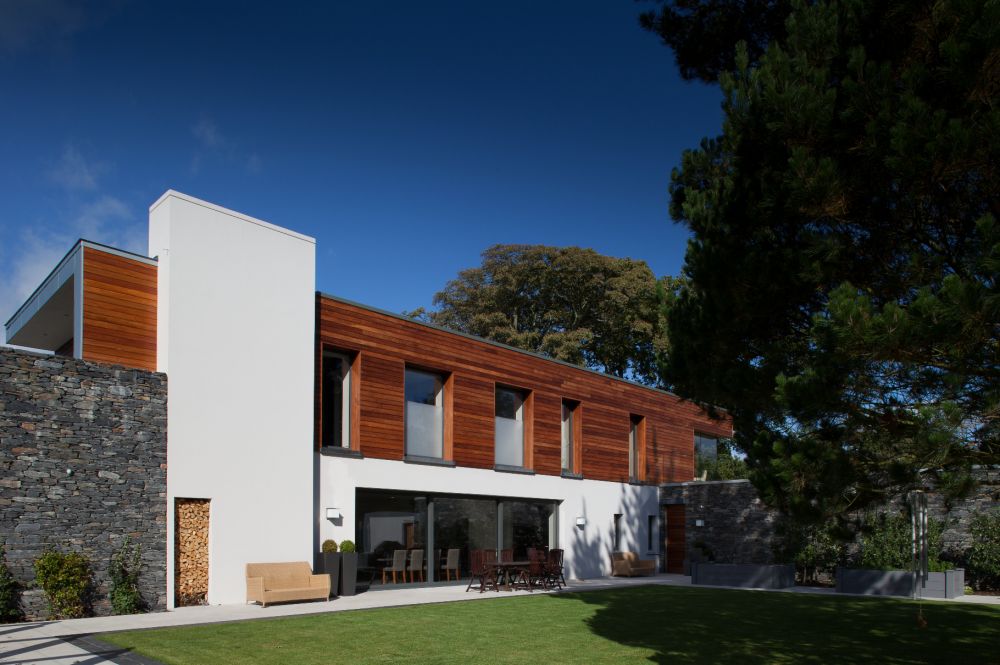 House Set in Lush 3 Acre Site Within an Area of Townscape Character House Set in Lush 3 Acre Site Within an Area of Townscape Character