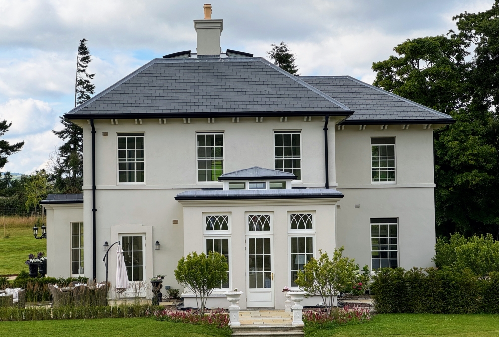 Elegant Newbuild with Mountain Views