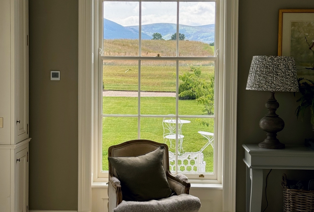 Elegant Newbuild with Mountain Views