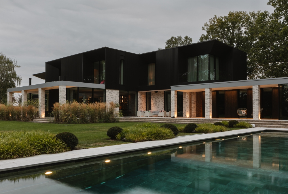 A Fusion of Heritage and Modern Elegance A Fusion of Heritage and Modern Elegance