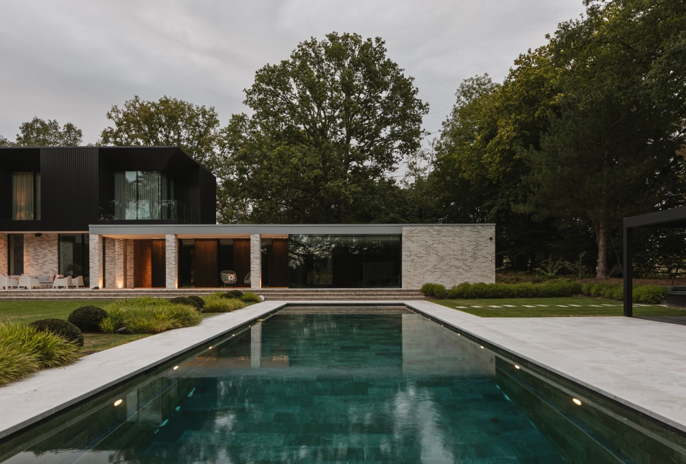 A Fusion of Heritage and Modern Elegance A Fusion of Heritage and Modern Elegance