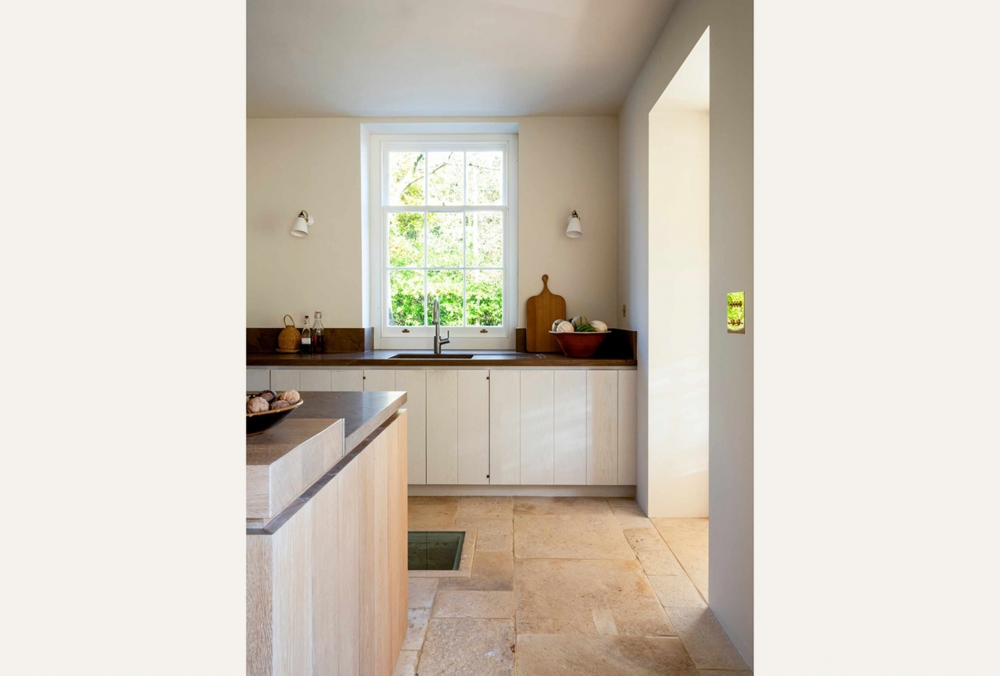 Artichoke Joinery in a Minimalist Architectural Setting Artichoke Joinery in a Minimalist Architectural Setting
