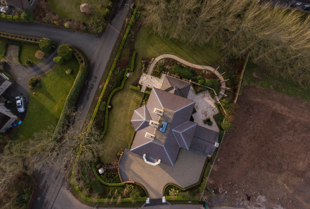 Luxurious Residential Scheme Blends in with Mature Waterside Area Luxurious Residential Scheme Blends in with Mature Waterside Area