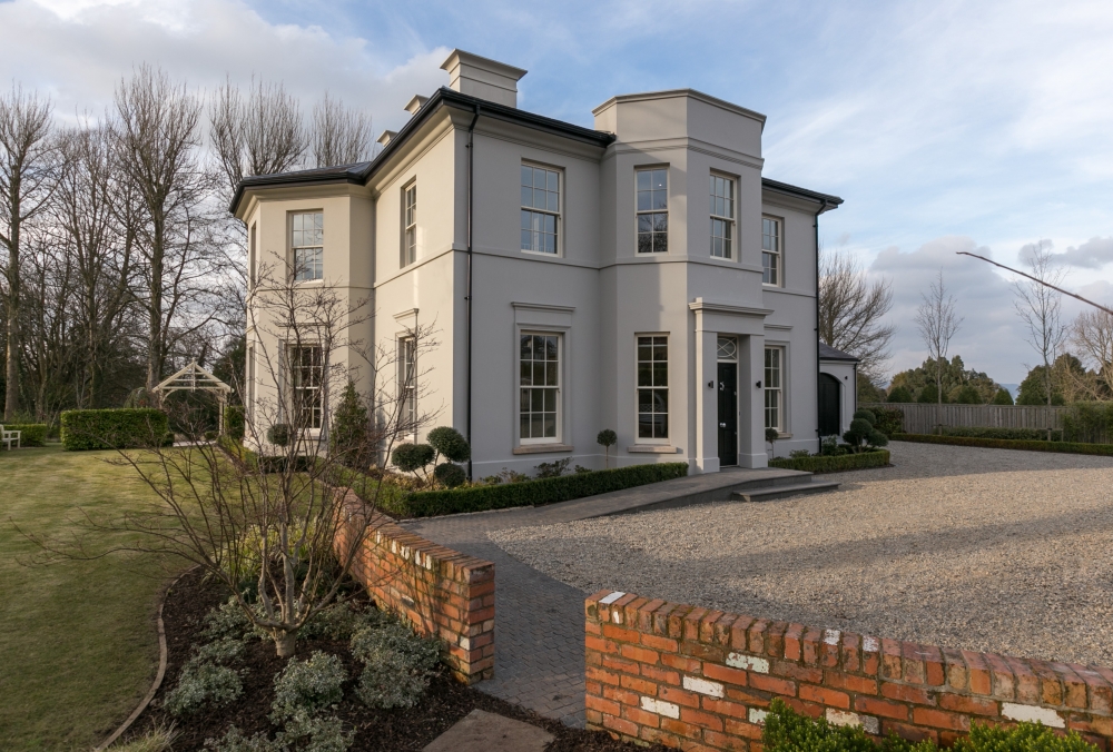 Luxurious Residential Scheme Blends in with Mature Waterside Area Luxurious Residential Scheme Blends in with Mature Waterside Area