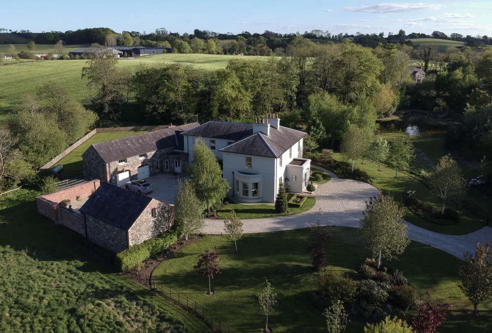 new-home-blends-seamlessly-into-landscape-13 new-home-blends-seamlessly-into-landscape-13