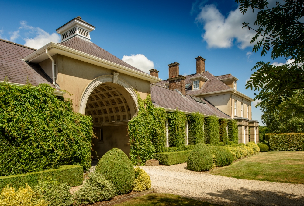 Grand Replica Linen House with Barrel-Vaulted Archway