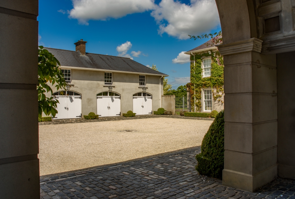 Grand Replica Linen House with Barrel-Vaulted Archway Grand Replica Linen House with Barrel-Vaulted Archway