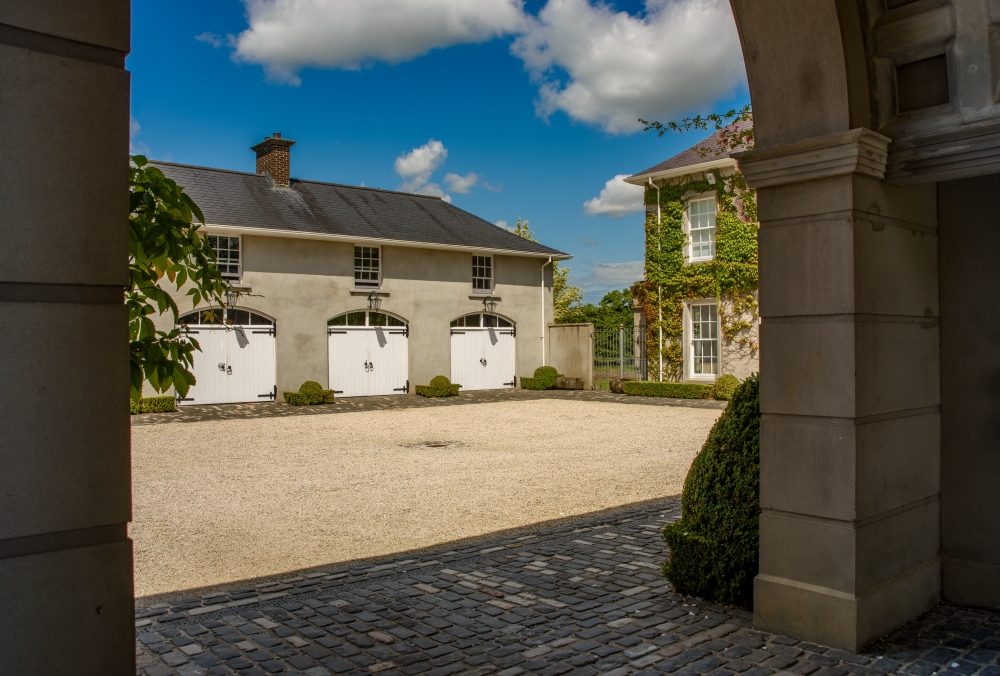 Grand Replica Linen House with Barrel-Vaulted Archway