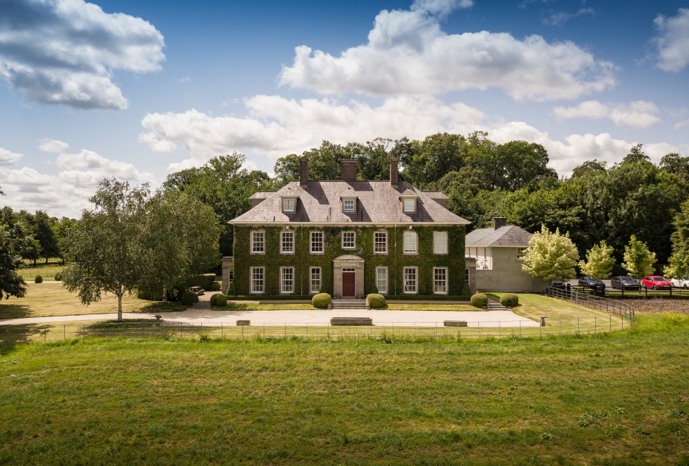 Grand Replica Linen House with Barrel-Vaulted Archway