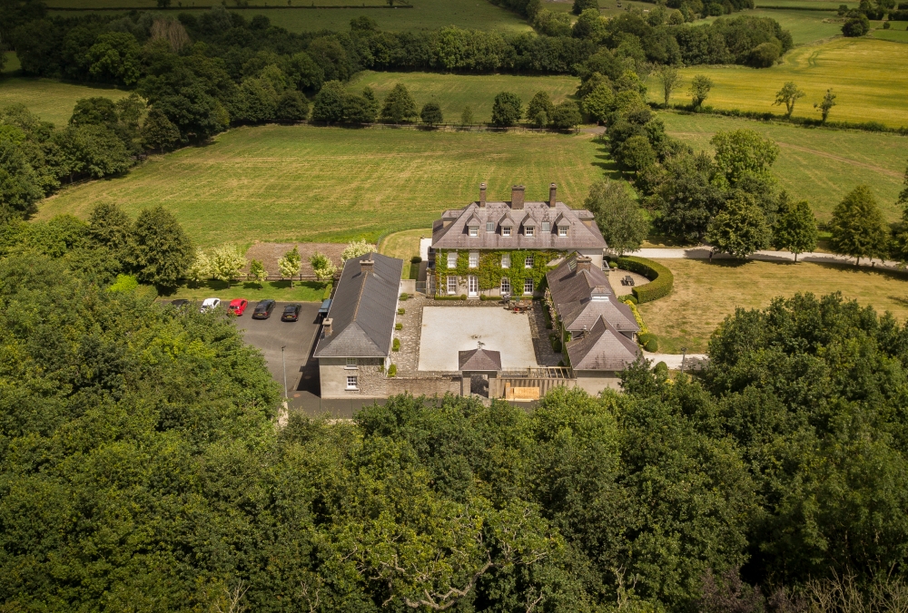 Grand Replica Linen House with Barrel-Vaulted Archway