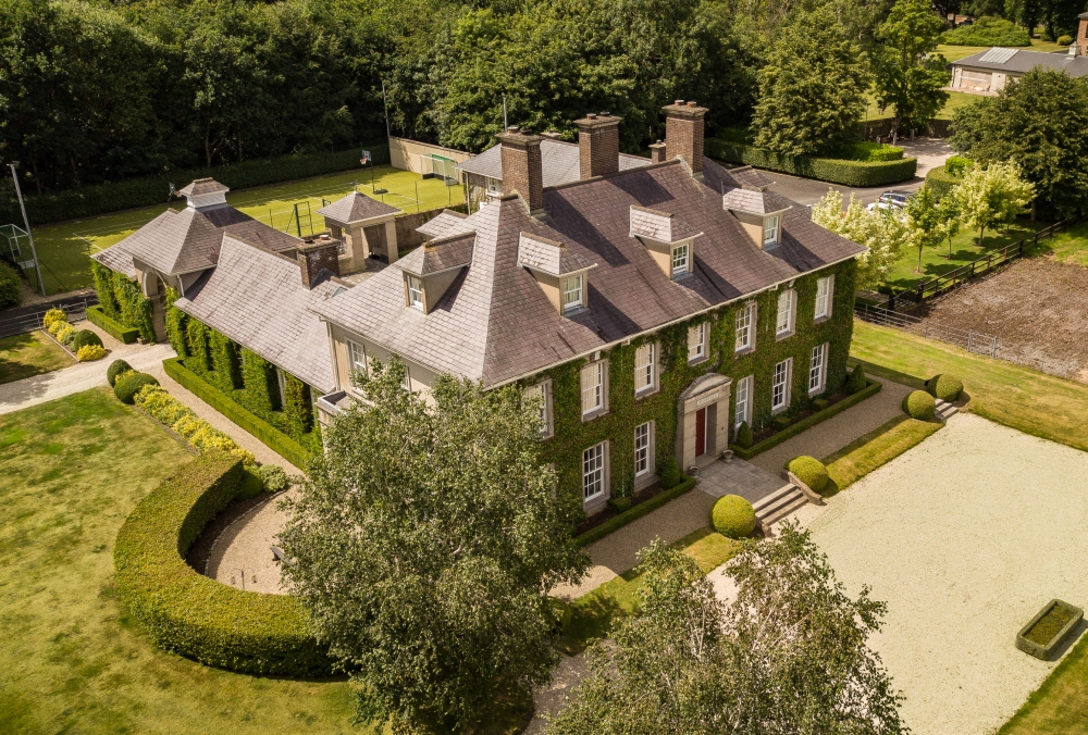 Grand Replica Linen House with Barrel-Vaulted Archway