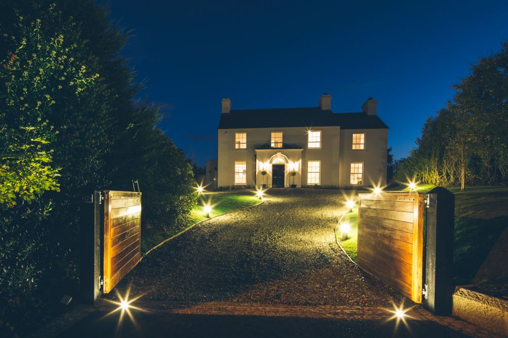 modest_simple_classical_family_home_8 modest_simple_classical_family_home_8