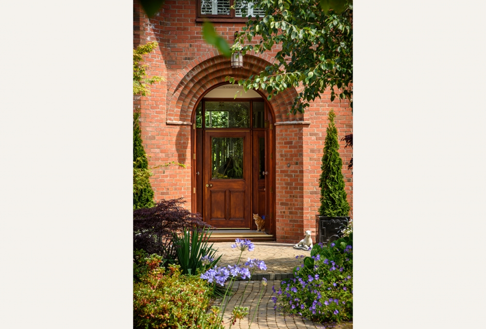 grand_replica_linen_house_with_barrel_vaulted_archway_12 grand_replica_linen_house_with_barrel_vaulted_archway_12