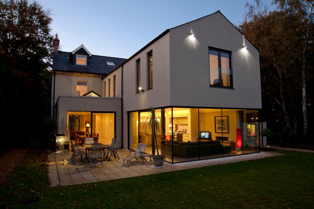 Extension with silicon-jointed glazing brings the outside in to this restored Victorian house