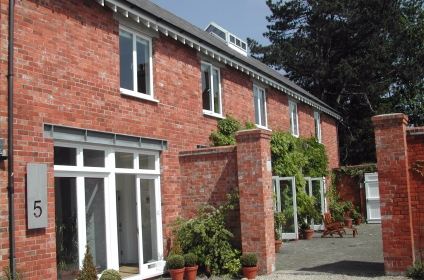 reconstructed-coach-house-with-cobbled-courtyard-3