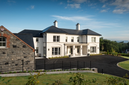 Hilltop Classical Country House with Panoramic Views