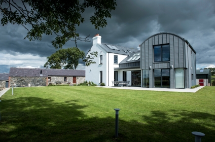 new-build-contemporary-farmstead-with-curved-roof-1