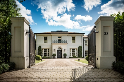 Dwelling with Formal Symmetrical Front Located in a Mature Wood